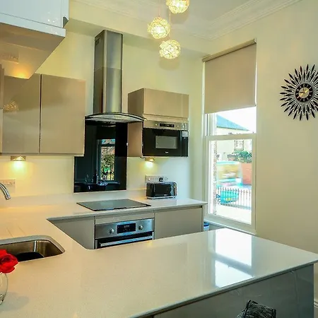 Flat 2 Bluebridge Cliffords Reach *