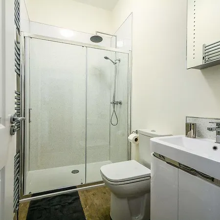 Flat 2 Bluebridge Cliffords Reach Apartment *